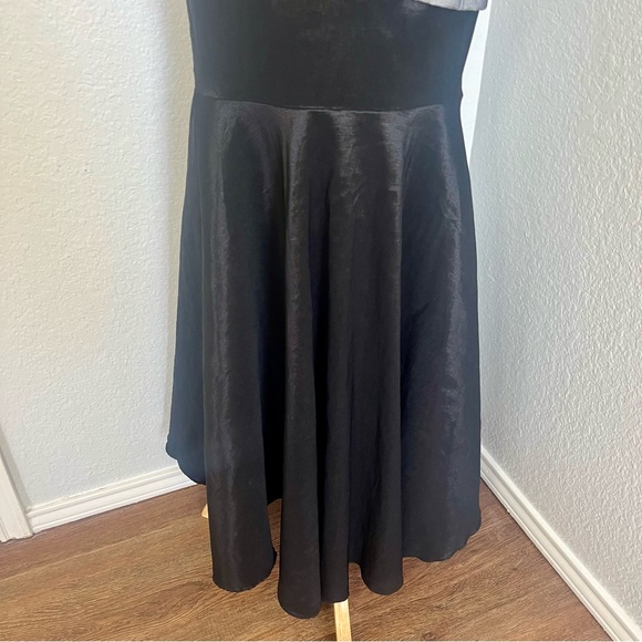 Betsy & Adam One Shoulder Mermaid Gown Size 2 - Picture 5 of 10